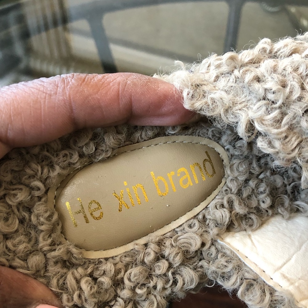 He Xin Tan Fuzzy Fluffy Crisscross Slippers - Picture 4 of 6